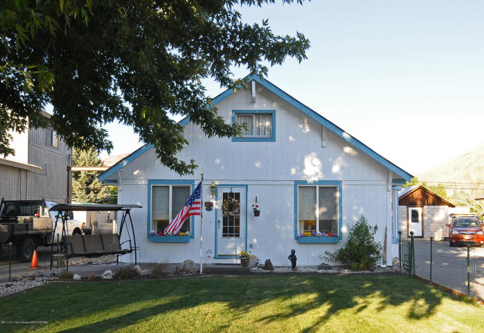 front of home white with blue trim and front yard